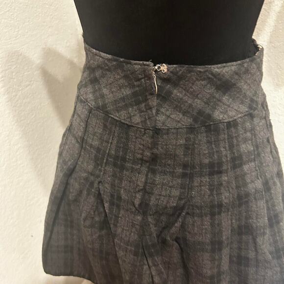 Vintage 70s Black and grey plaid pleated mini skirt - Picture 5 of 7